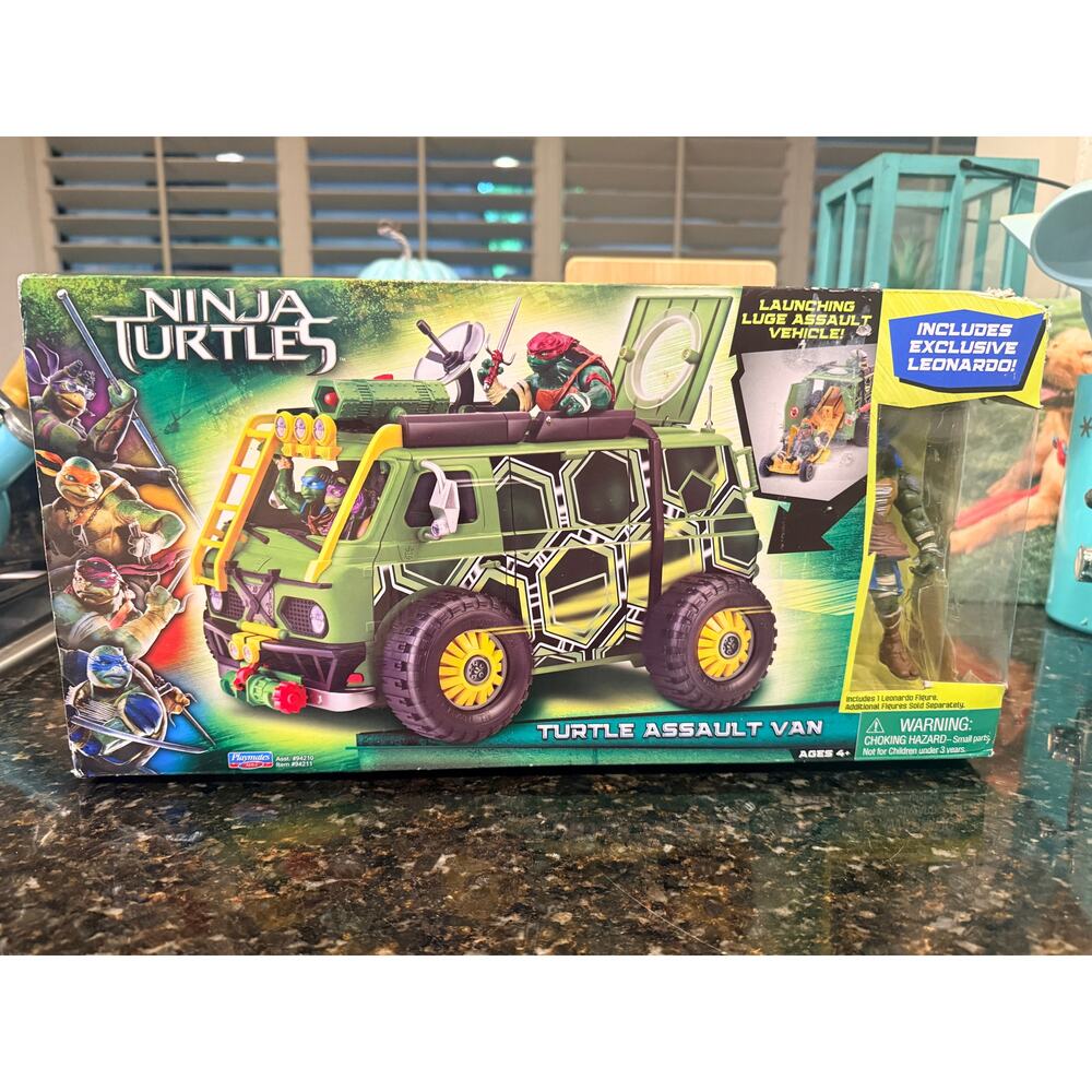 Teenage Mutant Ninja Turtles Turtle Assault Van w/ Leonardo 2014 Playmates